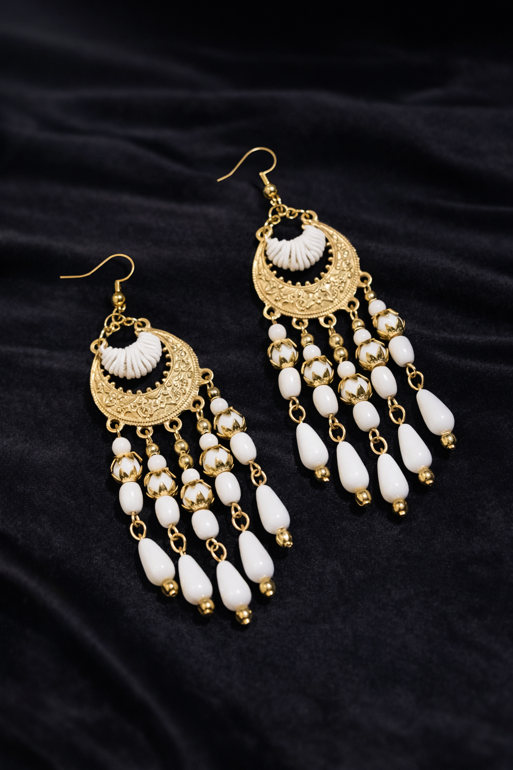 Tribal moon earrings - white