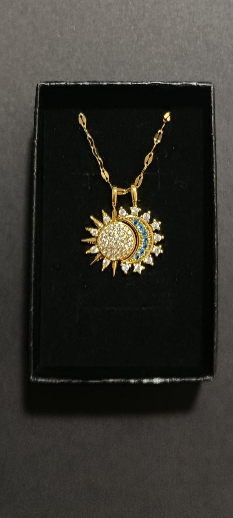 Collar cielo dorado